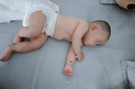 龙口宝宝脸上有白色斑块 龙口宝宝脸上有白色斑块